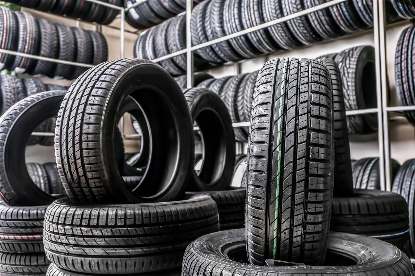 Guida Completa ai Pneumatici Modello 2026: Economici e Resistenti